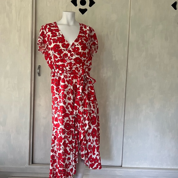 Perfect Floral Red and White tie-waist Dress - Picture 4 of 14